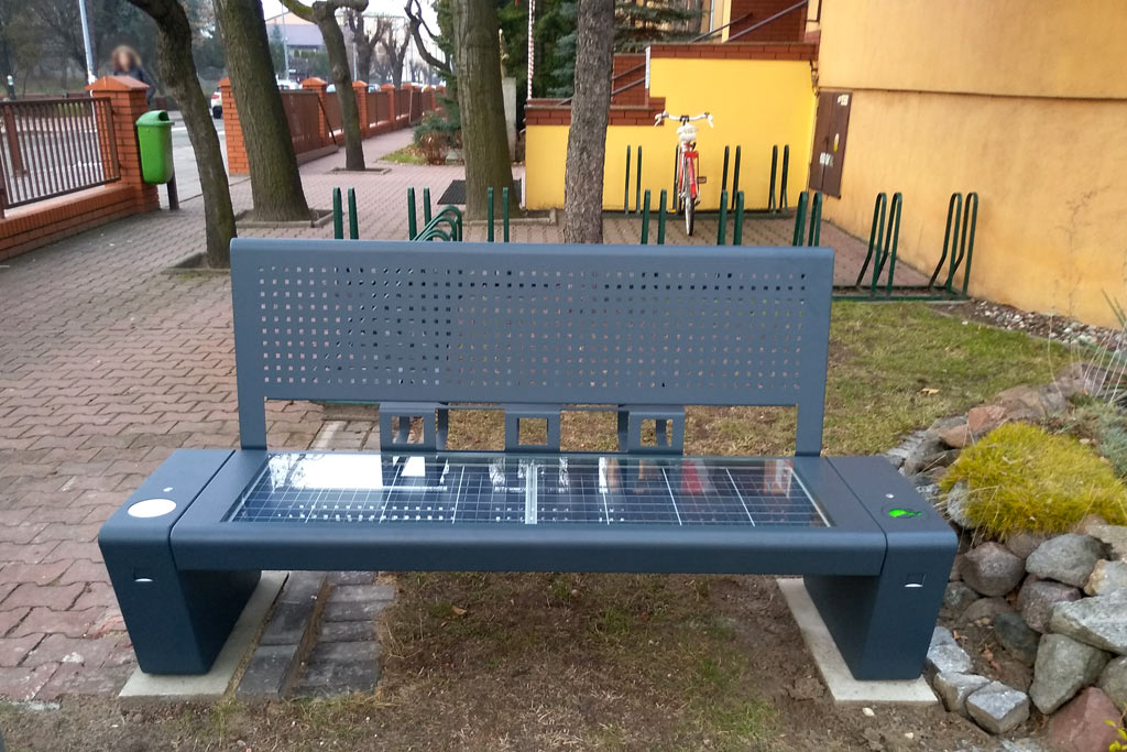 Smart Bench with smog sensor in Turek