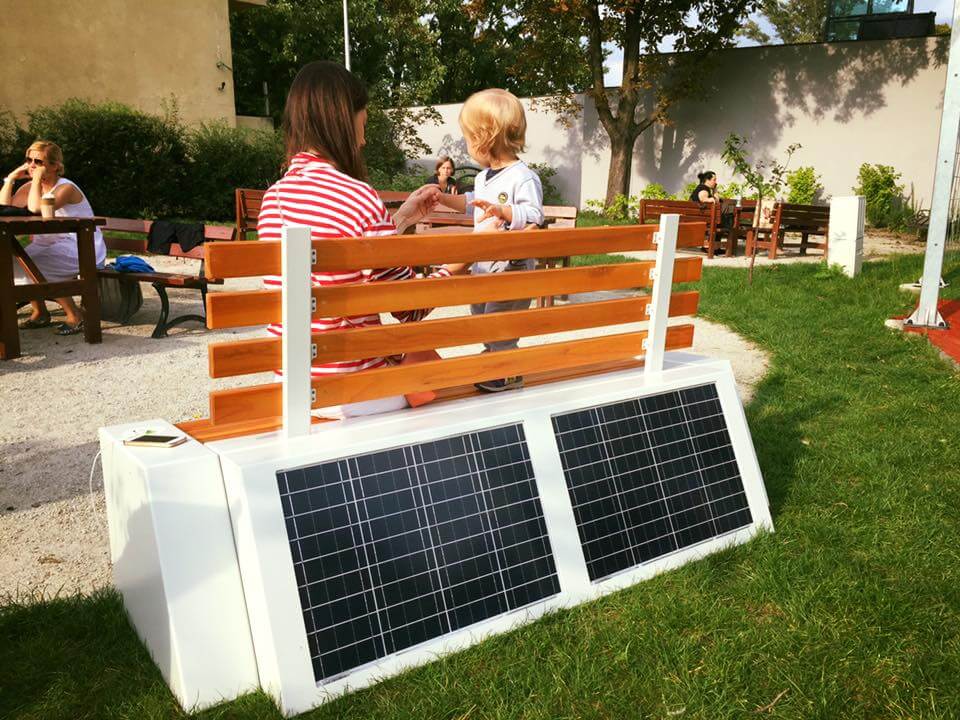 Panel solarny w ławce