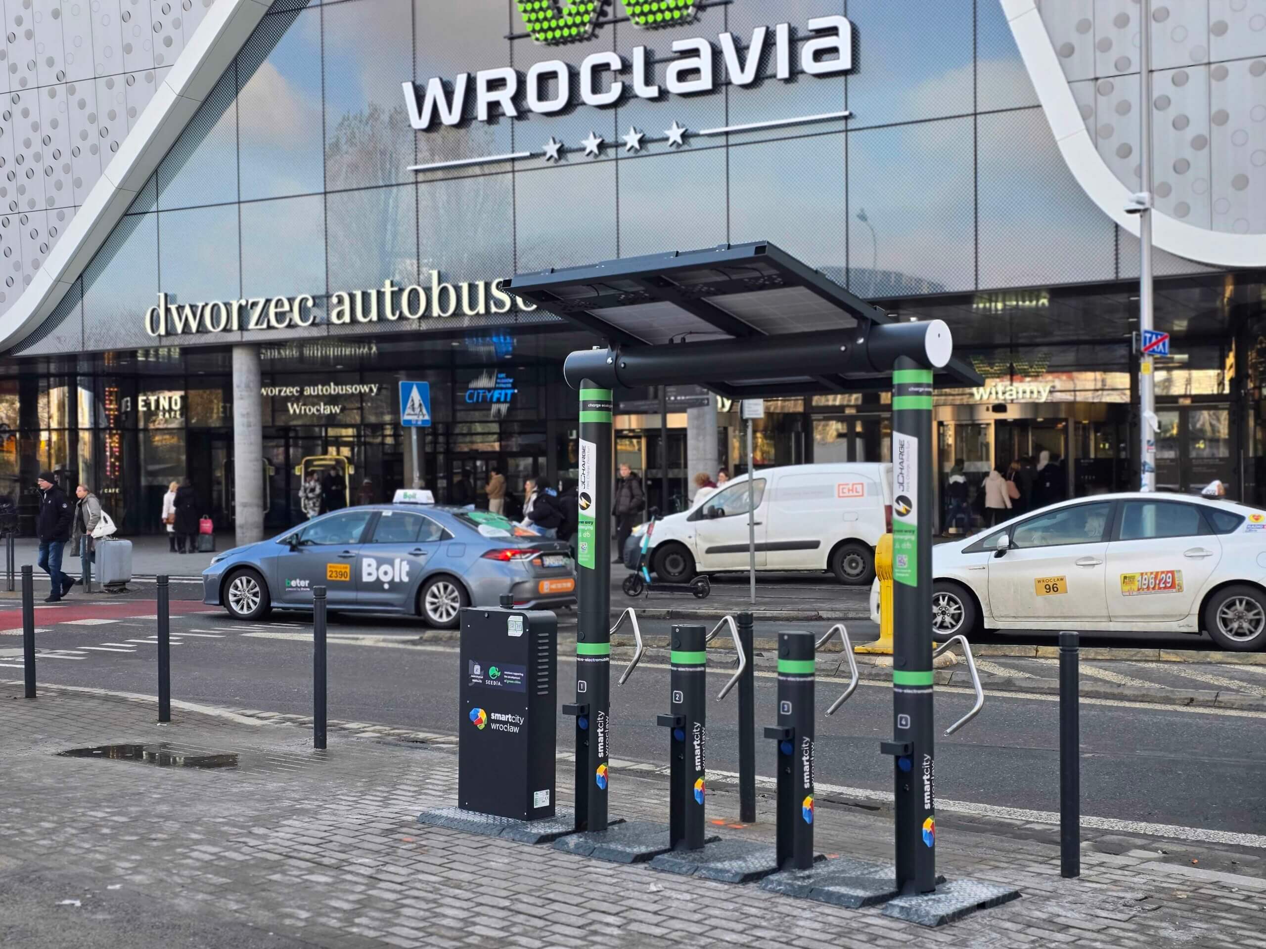 Wroclaw Booster J charge solar power bike station