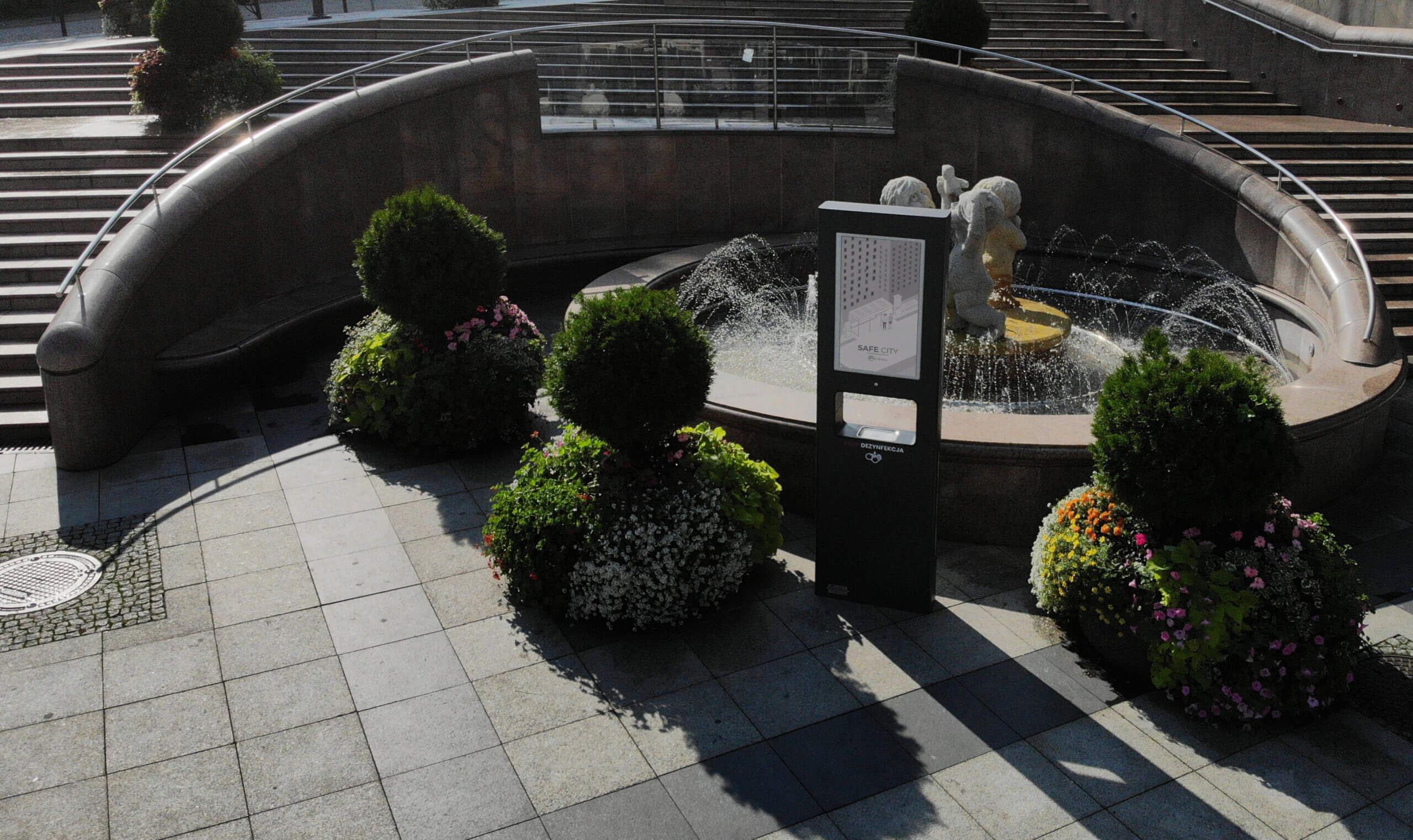 Solar-powered SEEDiA kiosk for public communication and mobility info